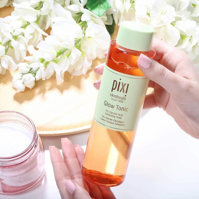 6 lọ toner chứa AHA bạn nên dùng từ bây giờ, để đến Tết da căng bóng không tì vết - 2 6 lọ toner chứa AHA bạn nên dùng từ bây giờ, để đến Tết da căng bóng không tì vết - 2