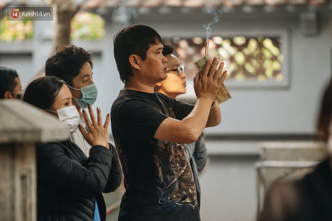 Ảnh: Ngày Rằm cuối cùng của năm, nam thanh nữ tú về chùa Hà cầu tình duyên và bình an - 16 Ảnh: Ngày Rằm cuối cùng của năm, nam thanh nữ tú về chùa Hà cầu tình duyên và bình an - 16