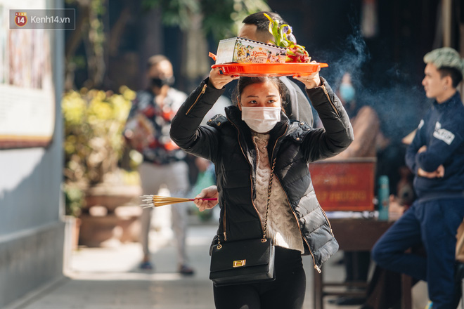 Ảnh: Ngày Rằm cuối cùng của năm, nam thanh nữ tú về chùa Hà cầu tình duyên và bình an - 12 Ảnh: Ngày Rằm cuối cùng của năm, nam thanh nữ tú về chùa Hà cầu tình duyên và bình an - 12