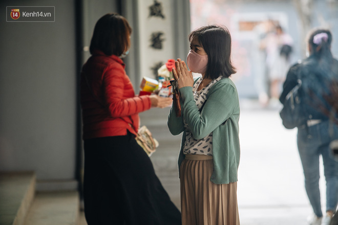 Ảnh: Ngày Rằm cuối cùng của năm, nam thanh nữ tú về chùa Hà cầu tình duyên và bình an - 17 Ảnh: Ngày Rằm cuối cùng của năm, nam thanh nữ tú về chùa Hà cầu tình duyên và bình an - 17