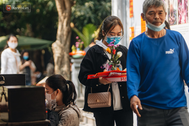 Ảnh: Ngày Rằm cuối cùng của năm, nam thanh nữ tú về chùa Hà cầu tình duyên và bình an - 11 Ảnh: Ngày Rằm cuối cùng của năm, nam thanh nữ tú về chùa Hà cầu tình duyên và bình an - 11