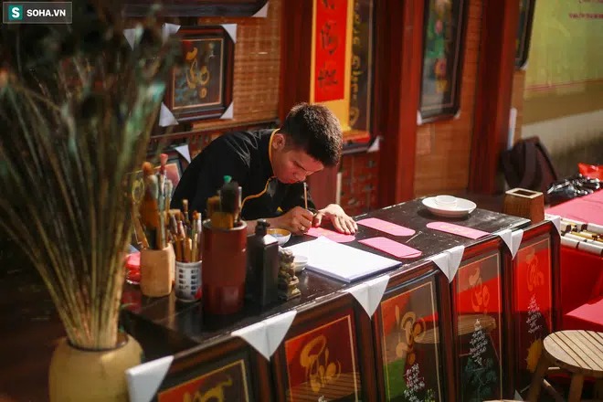 Ảnh: Thiếu nữ Sài Gòn xinh đẹp xúng xính áo dài check-in 'sống ảo' ở con đường hoa mai - 14 Ảnh: Thiếu nữ Sài Gòn xinh đẹp xúng xính áo dài check-in 'sống ảo' ở con đường hoa mai - 14