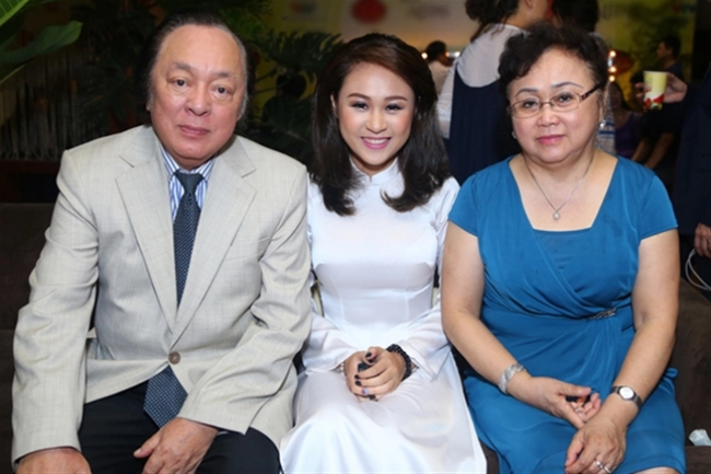 Cuộc đời NSND Trung Kiên: Luôn tự hào về cậu con trai nổi tiếng Quốc Trung, vẫn đối xử tốt với Thanh Lam dù là con dâu cũ - 4 Cuộc đời NSND Trung Kiên: Luôn tự hào về cậu con trai nổi tiếng Quốc Trung, vẫn đối xử tốt với Thanh Lam dù là con dâu cũ - 4