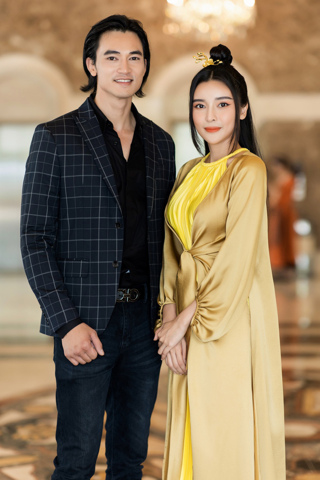 'Nàng Kiều' lần đầu xuất hiện công khai, nhan sắc xinh đẹp nhưng thần thái bị Hoạn Thư lấn át - 3 'Nàng Kiều' lần đầu xuất hiện công khai, nhan sắc xinh đẹp nhưng thần thái bị Hoạn Thư lấn át - 3