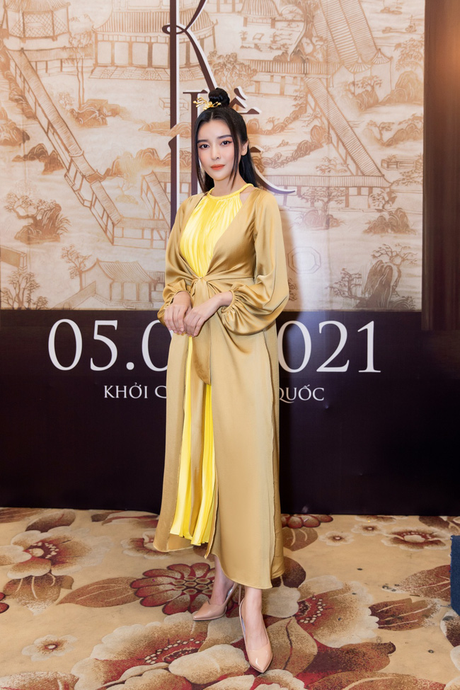 'Nàng Kiều' lần đầu xuất hiện công khai, nhan sắc xinh đẹp nhưng thần thái bị Hoạn Thư lấn át - 2 'Nàng Kiều' lần đầu xuất hiện công khai, nhan sắc xinh đẹp nhưng thần thái bị Hoạn Thư lấn át - 2