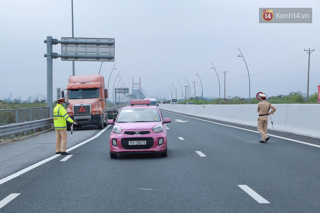 Công an, quân đội lập 'chốt' khuyến cáo người dân cân nhắc trước khi di chuyển vào TP Hạ Long trước hàng loạt ca nhiễm COVID-19 mới - 5 Công an, quân đội lập 'chốt' khuyến cáo người dân cân nhắc trước khi di chuyển vào TP Hạ Long trước hàng loạt ca nhiễm COVID-19 mới - 5