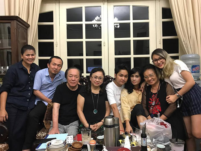 Cuộc đời NSND Trung Kiên: Luôn tự hào về cậu con trai nổi tiếng Quốc Trung, vẫn đối xử tốt với Thanh Lam dù là con dâu cũ - 2 Cuộc đời NSND Trung Kiên: Luôn tự hào về cậu con trai nổi tiếng Quốc Trung, vẫn đối xử tốt với Thanh Lam dù là con dâu cũ - 2