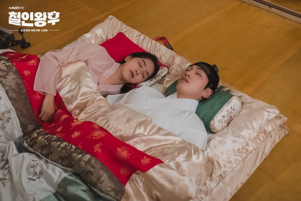 Tập 15 'Mr Queen': Shin Hye Sun ăn mặc thiếu vải đến phòng Kim Jung Hyun, lại cảnh giường chiếu mặn nồng? - 1 Tập 15 'Mr Queen': Shin Hye Sun ăn mặc thiếu vải đến phòng Kim Jung Hyun, lại cảnh giường chiếu mặn nồng? - 1