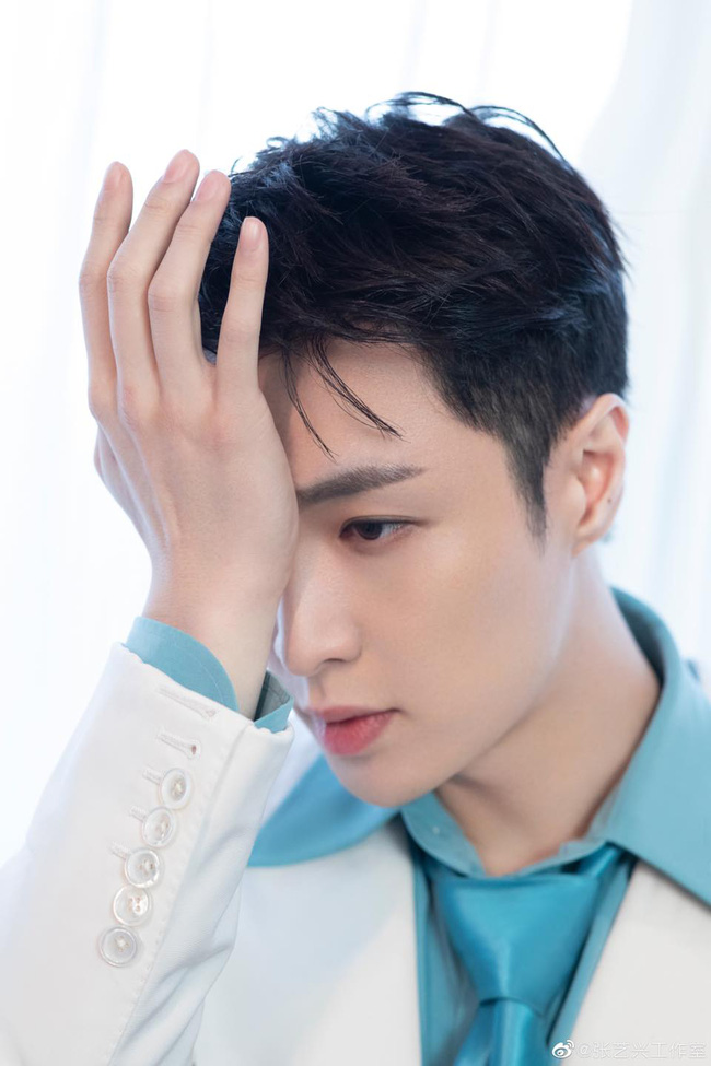 Sự kiện quy tụ dàn nam thần 'hot' nhất Cbiz: Ngô Diệc Phàm chiếm spotlight với vẻ bad boy, Trần Vỹ Đình nam tính ngời ngời - 4 Sự kiện quy tụ dàn nam thần 'hot' nhất Cbiz: Ngô Diệc Phàm chiếm spotlight với vẻ bad boy, Trần Vỹ Đình nam tính ngời ngời - 4