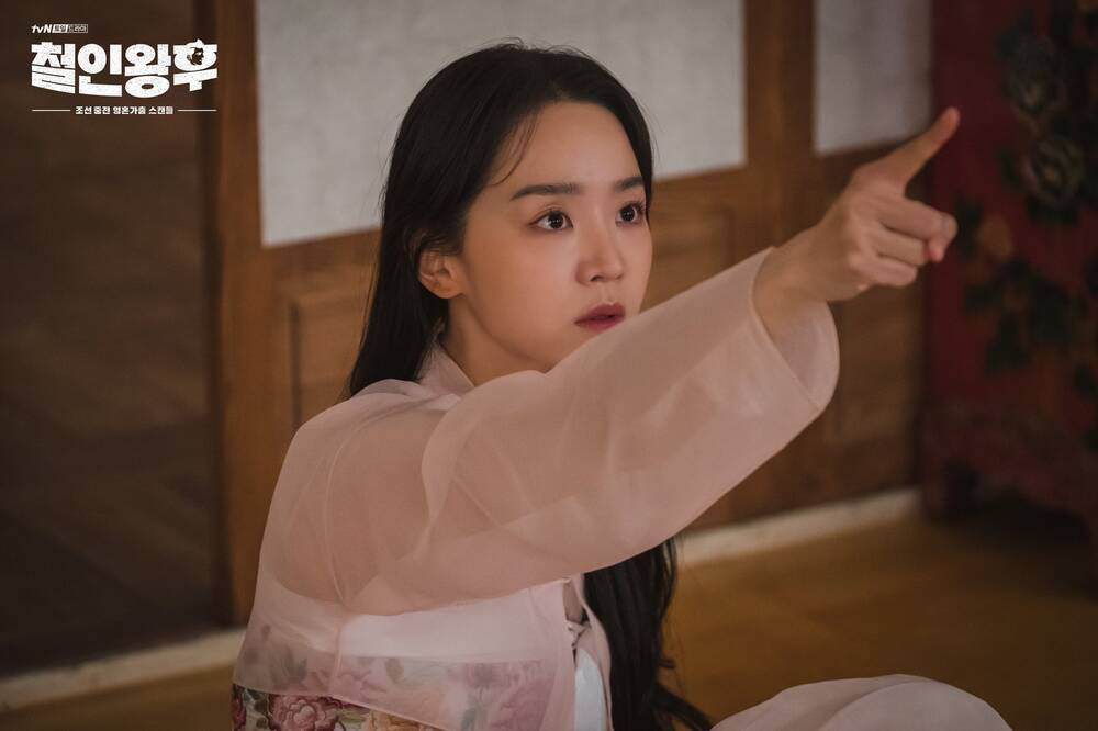 Tập 15 'Mr Queen': Shin Hye Sun ăn mặc thiếu vải đến phòng Kim Jung Hyun, lại cảnh giường chiếu mặn nồng? - 7 Tập 15 'Mr Queen': Shin Hye Sun ăn mặc thiếu vải đến phòng Kim Jung Hyun, lại cảnh giường chiếu mặn nồng? - 7