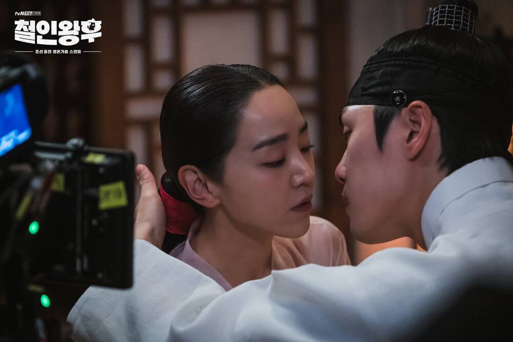 Tập 15 'Mr Queen': Shin Hye Sun ăn mặc thiếu vải đến phòng Kim Jung Hyun, lại cảnh giường chiếu mặn nồng? Tập 15 'Mr Queen': Shin Hye Sun ăn mặc thiếu vải đến phòng Kim Jung Hyun, lại cảnh giường chiếu mặn nồng?