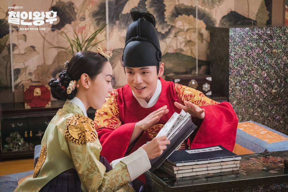 Tập 15 'Mr Queen': Shin Hye Sun ăn mặc thiếu vải đến phòng Kim Jung Hyun, lại cảnh giường chiếu mặn nồng? - 6 Tập 15 'Mr Queen': Shin Hye Sun ăn mặc thiếu vải đến phòng Kim Jung Hyun, lại cảnh giường chiếu mặn nồng? - 6