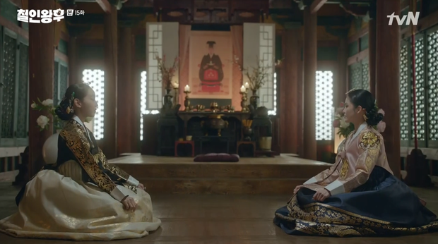 Thấy Kim Jung Hyun ăn mặc hớ hênh, Shin Hye Sun khoái muốn xỉu ở Mr. Queen tập 15 - 2 Thấy Kim Jung Hyun ăn mặc hớ hênh, Shin Hye Sun khoái muốn xỉu ở Mr. Queen tập 15 - 2