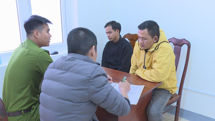 Bắt giữ nhóm đối tượng núp bóng tiệm cầm đồ, cho vay nặng lãi ở Đắk Lắk Bắt giữ nhóm đối tượng núp bóng tiệm cầm đồ, cho vay nặng lãi ở Đắk Lắk