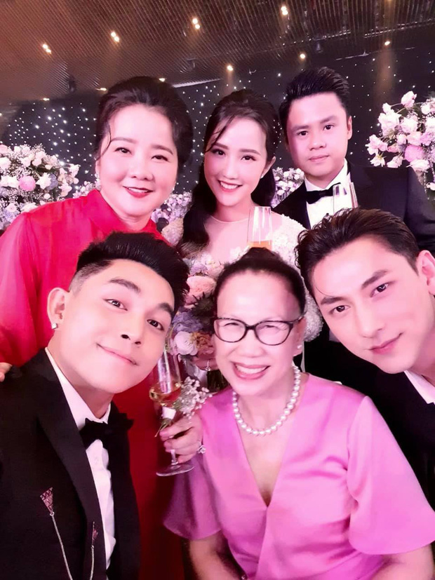 Mẹ vợ Phan Thành tiết lộ đám cưới: Suýt thì không thể tổ chức, 800 chỗ nhưng vẫn thiếu bàn Mẹ vợ Phan Thành tiết lộ đám cưới: Suýt thì không thể tổ chức, 800 chỗ nhưng vẫn thiếu bàn