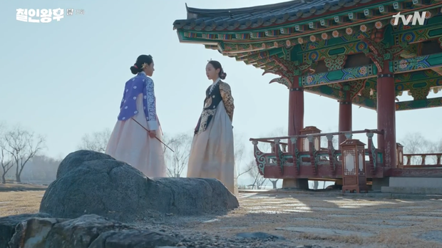 Thấy Kim Jung Hyun ăn mặc hớ hênh, Shin Hye Sun khoái muốn xỉu ở Mr. Queen tập 15 - 3 Thấy Kim Jung Hyun ăn mặc hớ hênh, Shin Hye Sun khoái muốn xỉu ở Mr. Queen tập 15 - 3