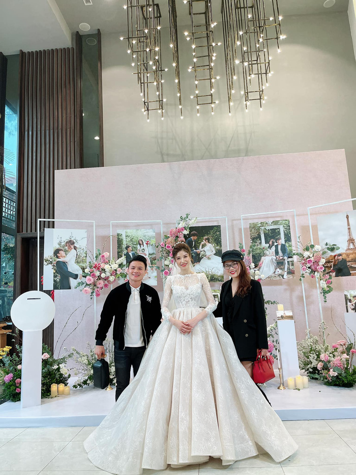 Vóc Đỗ xinh đẹp rạng ngời trong hôn lễ với cầu thủ Văn Dũng - 1 Vóc Đỗ xinh đẹp rạng ngời trong hôn lễ với cầu thủ Văn Dũng - 1