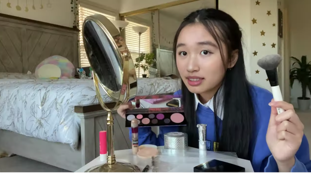 Nổi tiếng với mặt mộc, Jenny Huỳnh lần đầu make-up nhưng kết quả có hơi sai sai - 1 Nổi tiếng với mặt mộc, Jenny Huỳnh lần đầu make-up nhưng kết quả có hơi sai sai - 1