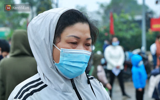 Bà ngoại bật khóc khi đưa cháu trai lớp 3 đi xét nghiệm Covid-19 ở Xuân Phương: 'Mình vì mọi người, mọi người vì mình' - 8 Bà ngoại bật khóc khi đưa cháu trai lớp 3 đi xét nghiệm Covid-19 ở Xuân Phương: 'Mình vì mọi người, mọi người vì mình' - 8