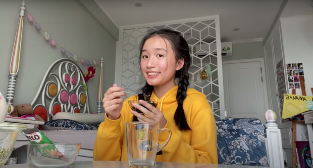 Nổi tiếng với mặt mộc, Jenny Huỳnh lần đầu make-up nhưng kết quả có hơi sai sai - 3 Nổi tiếng với mặt mộc, Jenny Huỳnh lần đầu make-up nhưng kết quả có hơi sai sai - 3