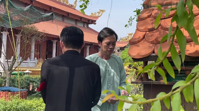 Diễm Hương tới nhà thờ Tổ thắp hương cho Chí Tài, được Hoài Linh hé lộ câu chuyện ly kỳ - 3 Diễm Hương tới nhà thờ Tổ thắp hương cho Chí Tài, được Hoài Linh hé lộ câu chuyện ly kỳ - 3