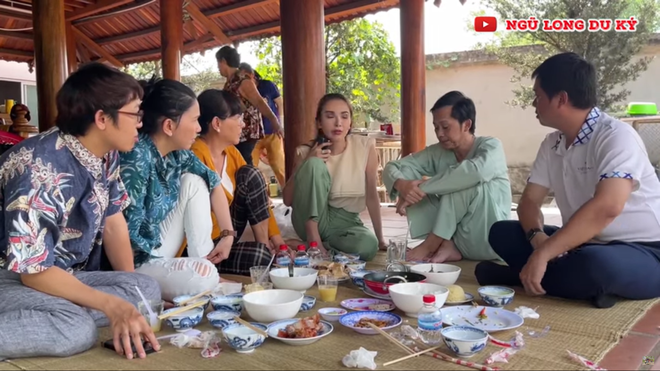 Hoài Linh: Anh Chí Tài vừa chôn xong, tôi chưa kịp hoàn hồn thì nghe tin dì ruột mất - 1 Hoài Linh: Anh Chí Tài vừa chôn xong, tôi chưa kịp hoàn hồn thì nghe tin dì ruột mất - 1