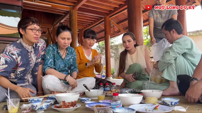 Hoài Linh: Anh Chí Tài vừa chôn xong, tôi chưa kịp hoàn hồn thì nghe tin dì ruột mất - 2 Hoài Linh: Anh Chí Tài vừa chôn xong, tôi chưa kịp hoàn hồn thì nghe tin dì ruột mất - 2