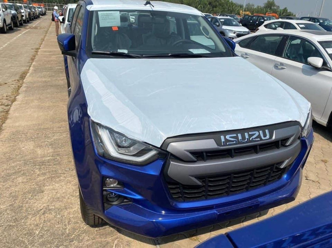 Isuzu D-Max 2021 cập cảng Việt Nam, đại lý nhận đặt cọc giao sau Tết: Bán tải 'lột xác' toàn diện đấu Ford Ranger - 2 Isuzu D-Max 2021 cập cảng Việt Nam, đại lý nhận đặt cọc giao sau Tết: Bán tải 'lột xác' toàn diện đấu Ford Ranger - 2