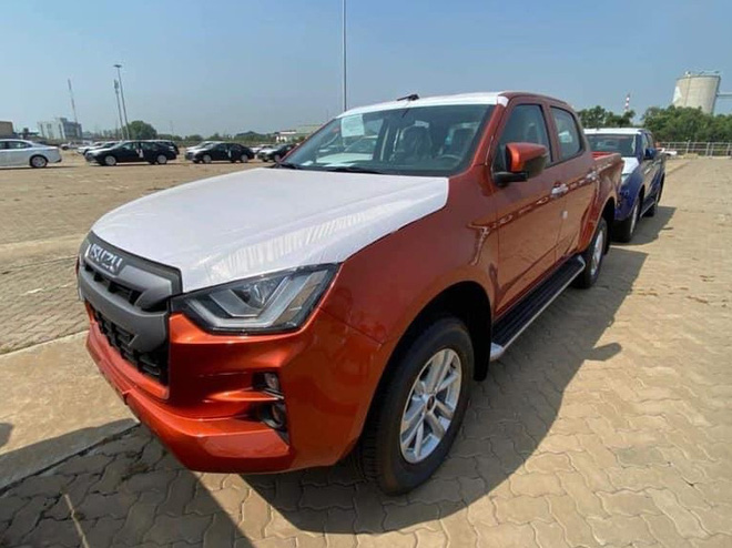Isuzu D-Max 2021 cập cảng Việt Nam, đại lý nhận đặt cọc giao sau Tết: Bán tải 'lột xác' toàn diện đấu Ford Ranger - 4 Isuzu D-Max 2021 cập cảng Việt Nam, đại lý nhận đặt cọc giao sau Tết: Bán tải 'lột xác' toàn diện đấu Ford Ranger - 4
