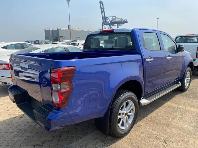 Isuzu D-Max 2021 cập cảng Việt Nam, đại lý nhận đặt cọc giao sau Tết: Bán tải 'lột xác' toàn diện đấu Ford Ranger - 3 Isuzu D-Max 2021 cập cảng Việt Nam, đại lý nhận đặt cọc giao sau Tết: Bán tải 'lột xác' toàn diện đấu Ford Ranger - 3
