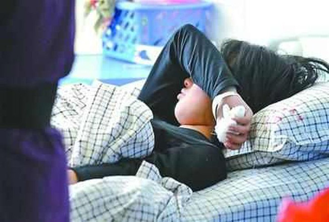 Người phụ nữ 30 tuổi bị ung thư cổ tử cung, bác sĩ cảnh báo những 'thói quen nguy hiểm' nhiều chị em vẫn làm trong kỳ kinh nguyệt Người phụ nữ 30 tuổi bị ung thư cổ tử cung, bác sĩ cảnh báo những 'thói quen nguy hiểm' nhiều chị em vẫn làm trong kỳ kinh nguyệt