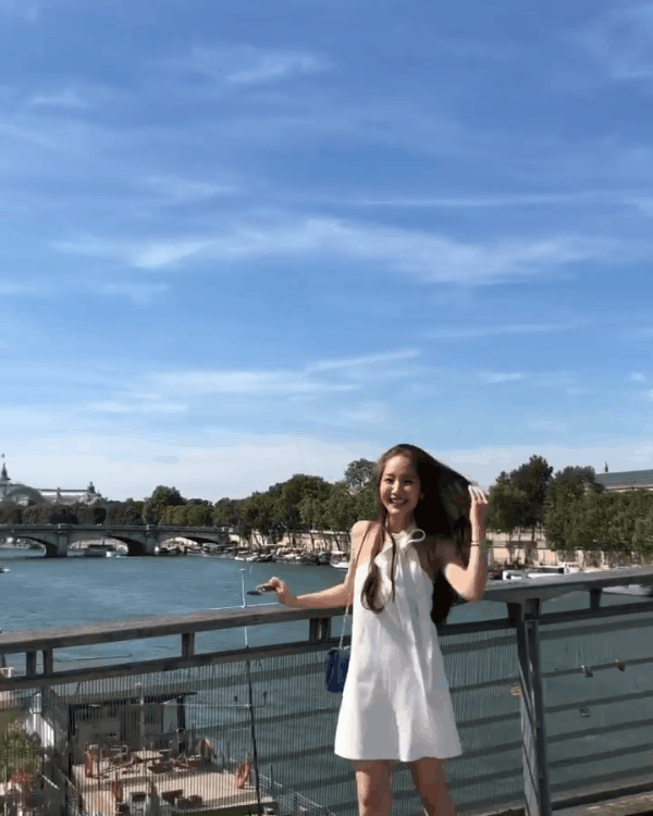 7 món đồ đắt nhất trên Instagram của Park Min Young: Choáng với bộ váy hoa trễ vai nhìn đơn giản mà gần 100 triệu - 10 7 món đồ đắt nhất trên Instagram của Park Min Young: Choáng với bộ váy hoa trễ vai nhìn đơn giản mà gần 100 triệu - 10