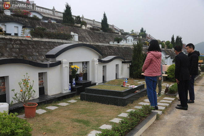 Ảnh: Người Hà Nội đeo khẩu trang, mang đào và quất đi tảo mộ sớm, mời gia tiên về ăn Tết - 4 Ảnh: Người Hà Nội đeo khẩu trang, mang đào và quất đi tảo mộ sớm, mời gia tiên về ăn Tết - 4
