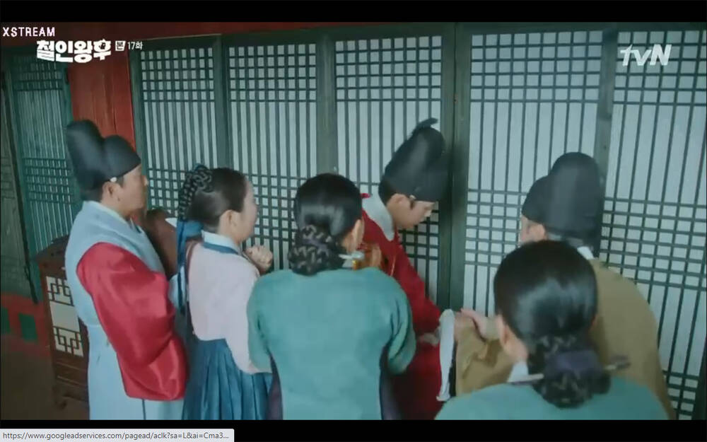 'Mr. Queen' tập 17: Kim Jung Hyun từ bỏ mạng sống để cứu mẹ con Shin Hye Sun, cuộc chia tay số phận? - 4 'Mr. Queen' tập 17: Kim Jung Hyun từ bỏ mạng sống để cứu mẹ con Shin Hye Sun, cuộc chia tay số phận? - 4