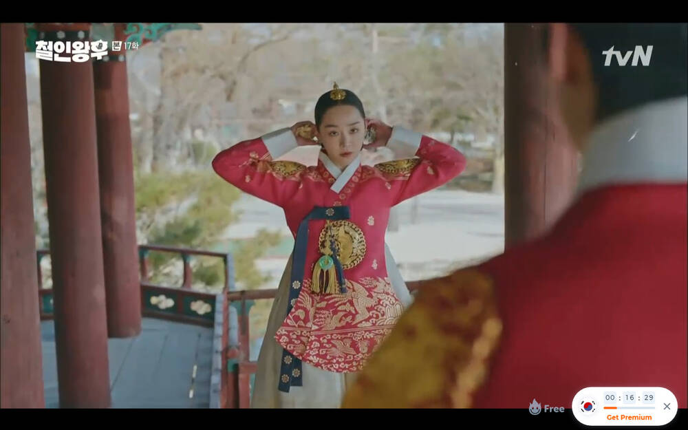 'Mr. Queen' tập 17: Kim Jung Hyun từ bỏ mạng sống để cứu mẹ con Shin Hye Sun, cuộc chia tay số phận? - 25 'Mr. Queen' tập 17: Kim Jung Hyun từ bỏ mạng sống để cứu mẹ con Shin Hye Sun, cuộc chia tay số phận? - 25