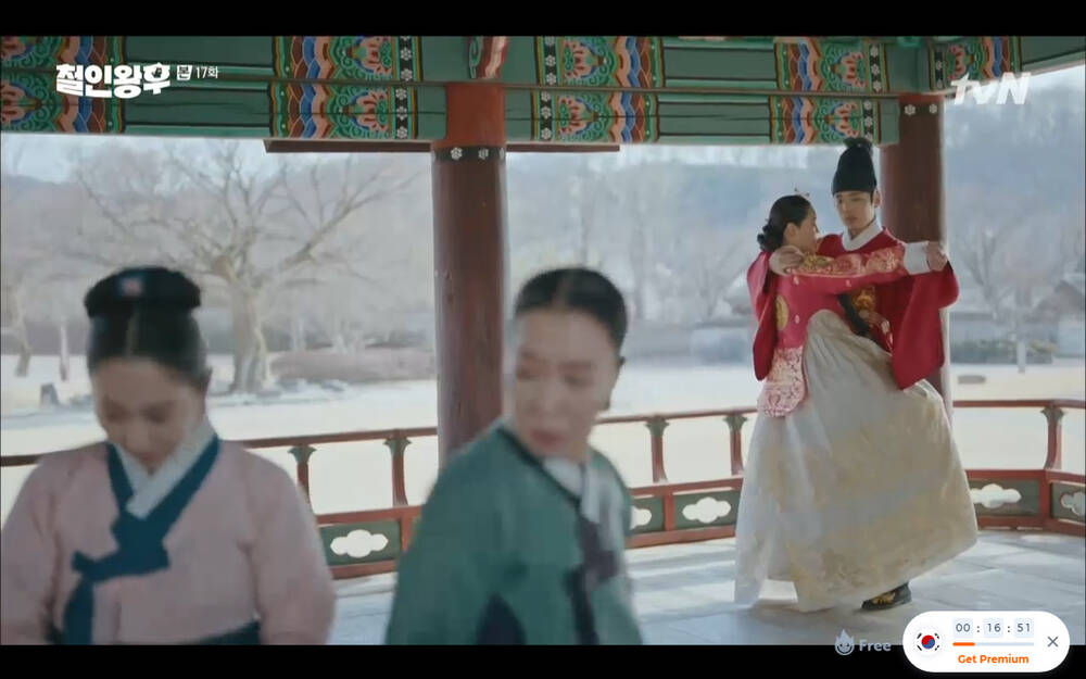 'Mr. Queen' tập 17: Kim Jung Hyun từ bỏ mạng sống để cứu mẹ con Shin Hye Sun, cuộc chia tay số phận? - 26 'Mr. Queen' tập 17: Kim Jung Hyun từ bỏ mạng sống để cứu mẹ con Shin Hye Sun, cuộc chia tay số phận? - 26