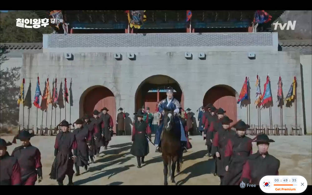 'Mr. Queen' tập 17: Kim Jung Hyun từ bỏ mạng sống để cứu mẹ con Shin Hye Sun, cuộc chia tay số phận? - 53 'Mr. Queen' tập 17: Kim Jung Hyun từ bỏ mạng sống để cứu mẹ con Shin Hye Sun, cuộc chia tay số phận? - 53