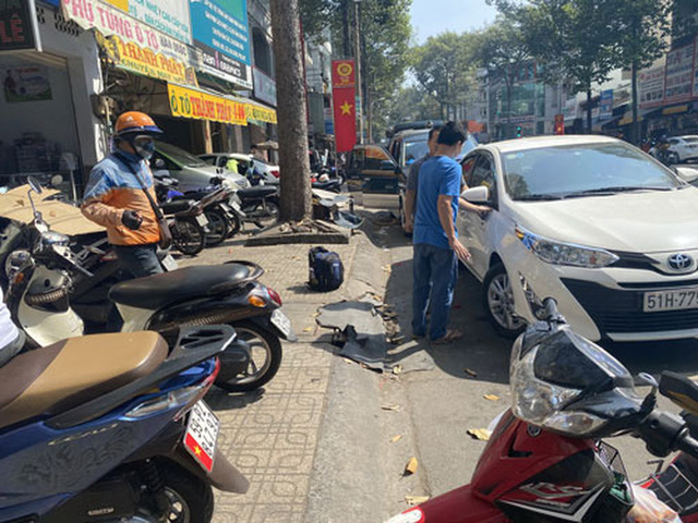 Hốt bạc từ làm đẹp xe dịp Tết Hốt bạc từ làm đẹp xe dịp Tết