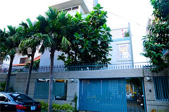 Trương Ngọc Ánh - 'bà trùm' của hàng loạt thương vụ kinh doanh đình đám với bí thuật 'biết tiến đúng nơi, biết lùi đúng lúc', giàu nhất nhì showbiz nhưng tình duyên nhiều sóng gió - 4 Trương Ngọc Ánh - 'bà trùm' của hàng loạt thương vụ kinh doanh đình đám với bí thuật 'biết tiến đúng nơi, biết lùi đúng lúc', giàu nhất nhì showbiz nhưng tình duyên nhiều sóng gió - 4