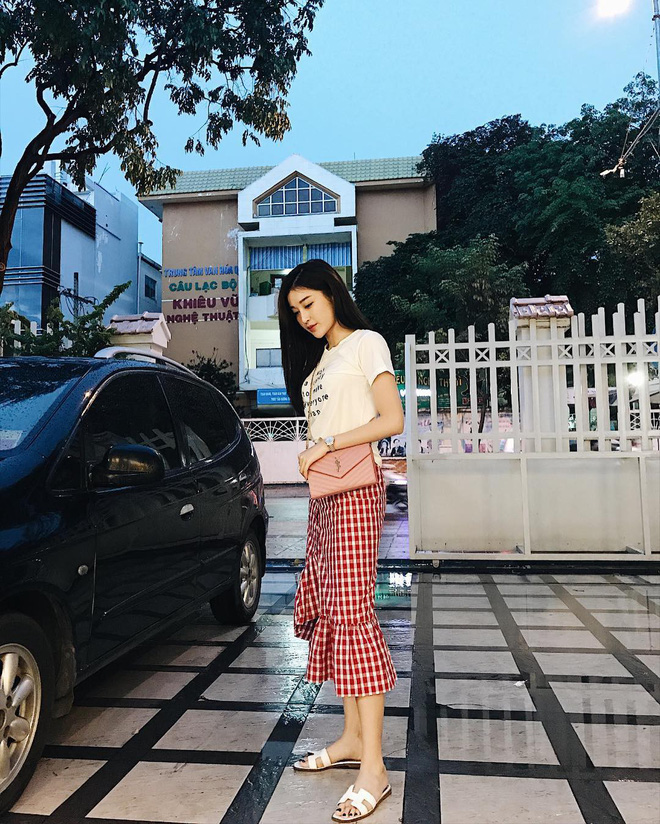 Cách Bảo Thy 'chill' bên trong biệt thự hào môn: Chán du lịch 'chanh sả' thì về trồng rau, diện dép lê gần 16 triệu thăm vườn - 4 Cách Bảo Thy 'chill' bên trong biệt thự hào môn: Chán du lịch 'chanh sả' thì về trồng rau, diện dép lê gần 16 triệu thăm vườn - 4