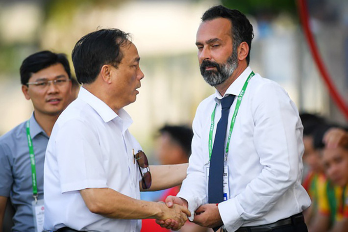 Chủ mới không chịu nộp phạt thay bầu Đệ, tuyên bố sẵn sàng trả lại CLB Thanh Hóa cho tỉnh Chủ mới không chịu nộp phạt thay bầu Đệ, tuyên bố sẵn sàng trả lại CLB Thanh Hóa cho tỉnh