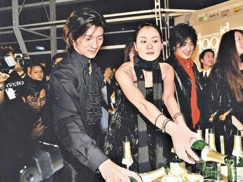 Không phải Vương Phi hay Trương Bá Chi, có 1 người phụ nữ cực kỳ quan trọng đối với Tạ Đình Phong, thậm chí còn có tin đã sinh con gái cho nam tài tử - 5 Không phải Vương Phi hay Trương Bá Chi, có 1 người phụ nữ cực kỳ quan trọng đối với Tạ Đình Phong, thậm chí còn có tin đã sinh con gái cho nam tài tử - 5