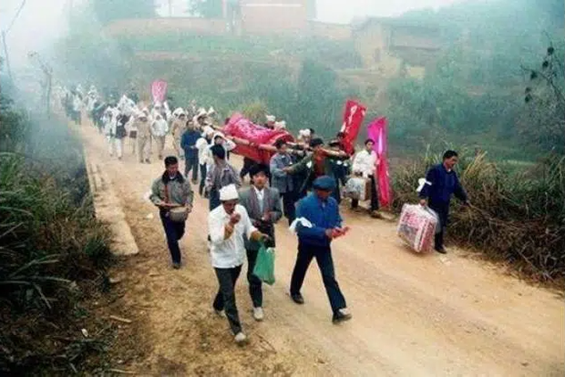 Đám cưới âm hôn ghê rợn nhất Trung Quốc: Lừa gạt, tiêm thuốc biến người sống thành "cô dâu ma" và cái kết dành cho kẻ "săn" thi thể - 1 Đám cưới âm hôn ghê rợn nhất Trung Quốc: Lừa gạt, tiêm thuốc biến người sống thành "cô dâu ma" và cái kết dành cho kẻ "săn" thi thể - 1