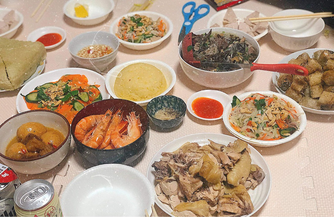 Không thể về nhà đón Tết vì COVID-19, nữ du học sinh khiến bạn bè phải trầm trồ vì loạt mâm cơm thịnh soạn - 2 Không thể về nhà đón Tết vì COVID-19, nữ du học sinh khiến bạn bè phải trầm trồ vì loạt mâm cơm thịnh soạn - 2