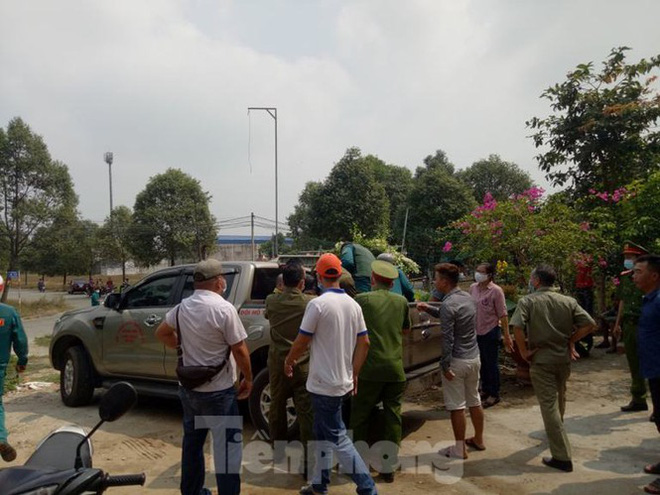 Khống chế kẻ ngáo đá chốt cửa, phóng hỏa đòi chết trong khu chung cư - 1 Khống chế kẻ ngáo đá chốt cửa, phóng hỏa đòi chết trong khu chung cư - 1