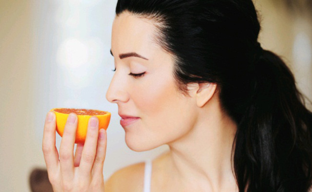 Bất ngờ với cách tự kiểm tra có mắc Covid-19 hay không: Ngửi mùi 2 loại thực phẩm phổ biến - 2 Bất ngờ với cách tự kiểm tra có mắc Covid-19 hay không: Ngửi mùi 2 loại thực phẩm phổ biến - 2