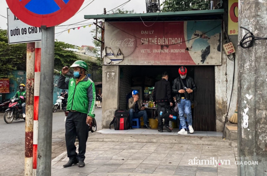 Hà Nội: Bất chấp lệnh dừng hoạt động để phòng dịch, nhiều quán trà đá quanh bến xe vẫn thản nhiên mở cửa đón khách - 10 Hà Nội: Bất chấp lệnh dừng hoạt động để phòng dịch, nhiều quán trà đá quanh bến xe vẫn thản nhiên mở cửa đón khách - 10