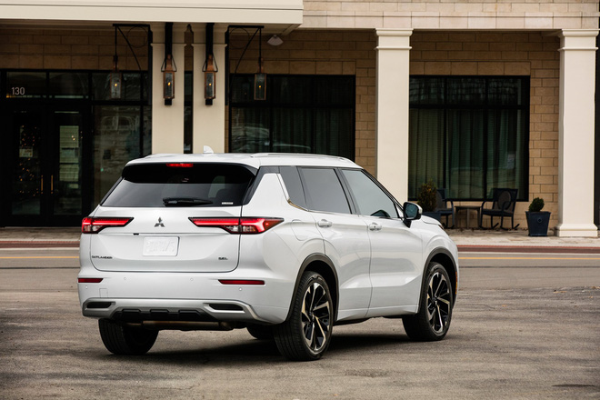 Ra mắt Mitsubishi Outlander 2021: Giá quy đổi từ 597 triệu đồng, dễ thành bom tấn trước Honda CR-V và Mazda CX-5 khi về Việt Nam - 6 Ra mắt Mitsubishi Outlander 2021: Giá quy đổi từ 597 triệu đồng, dễ thành bom tấn trước Honda CR-V và Mazda CX-5 khi về Việt Nam - 6