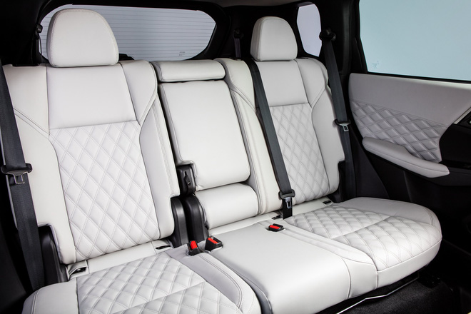 Ra mắt Mitsubishi Outlander 2021: Giá quy đổi từ 597 triệu đồng, dễ thành bom tấn trước Honda CR-V và Mazda CX-5 khi về Việt Nam - 20 Ra mắt Mitsubishi Outlander 2021: Giá quy đổi từ 597 triệu đồng, dễ thành bom tấn trước Honda CR-V và Mazda CX-5 khi về Việt Nam - 20