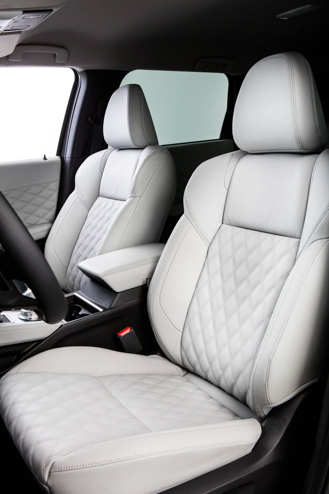 Ra mắt Mitsubishi Outlander 2021: Giá quy đổi từ 597 triệu đồng, dễ thành bom tấn trước Honda CR-V và Mazda CX-5 khi về Việt Nam - 18 Ra mắt Mitsubishi Outlander 2021: Giá quy đổi từ 597 triệu đồng, dễ thành bom tấn trước Honda CR-V và Mazda CX-5 khi về Việt Nam - 18